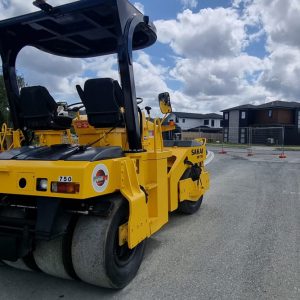 Sakai 12T Asphalt roller for hire